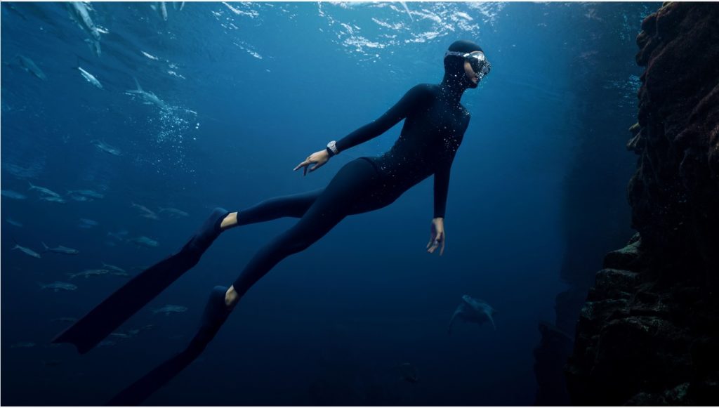 Potápěčka s Watch GT 3 Pro / Zdroj fotografie: Huawei